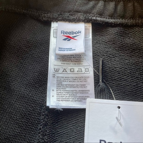 NWT REEBOK CLASSICS LINEAR  SHORTS - XS - Picture 7 of 10